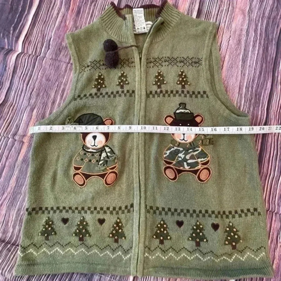 Heirloom Collectibles Christmas Collection Green Zip Vest Camo Bears Size XL - Picture 7 of 7